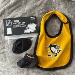 NHL/Reebok Penguins bib and booties